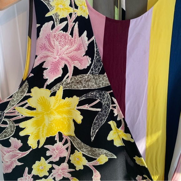 Diane von Furstenberg Sedona silk top, multi print, faux-wrap style, Size Medium - Picture 11 of 13